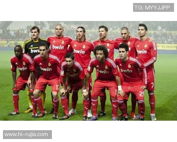 足球明星高清画布图展现球场魅力与运动精神的完美结合